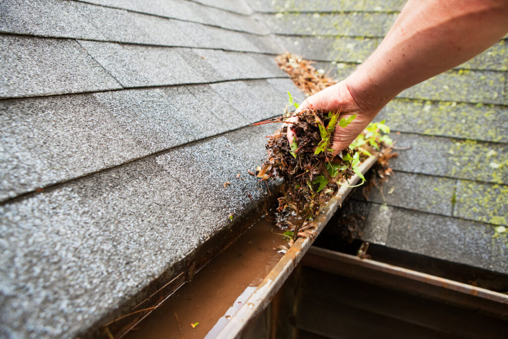 Hand cleaning gutter